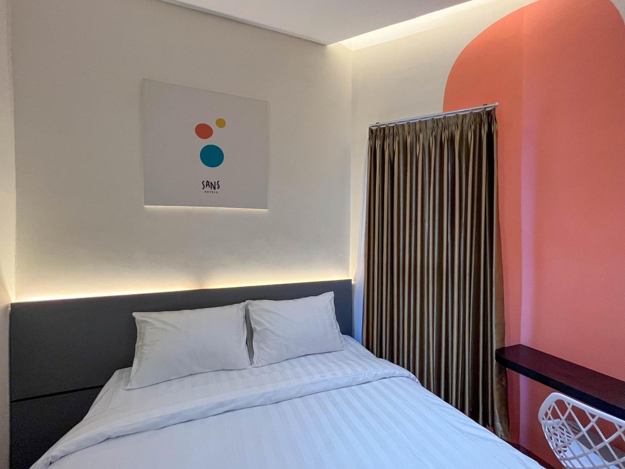 Sans Hotel Premiere Majapahit Semarang Exterior foto