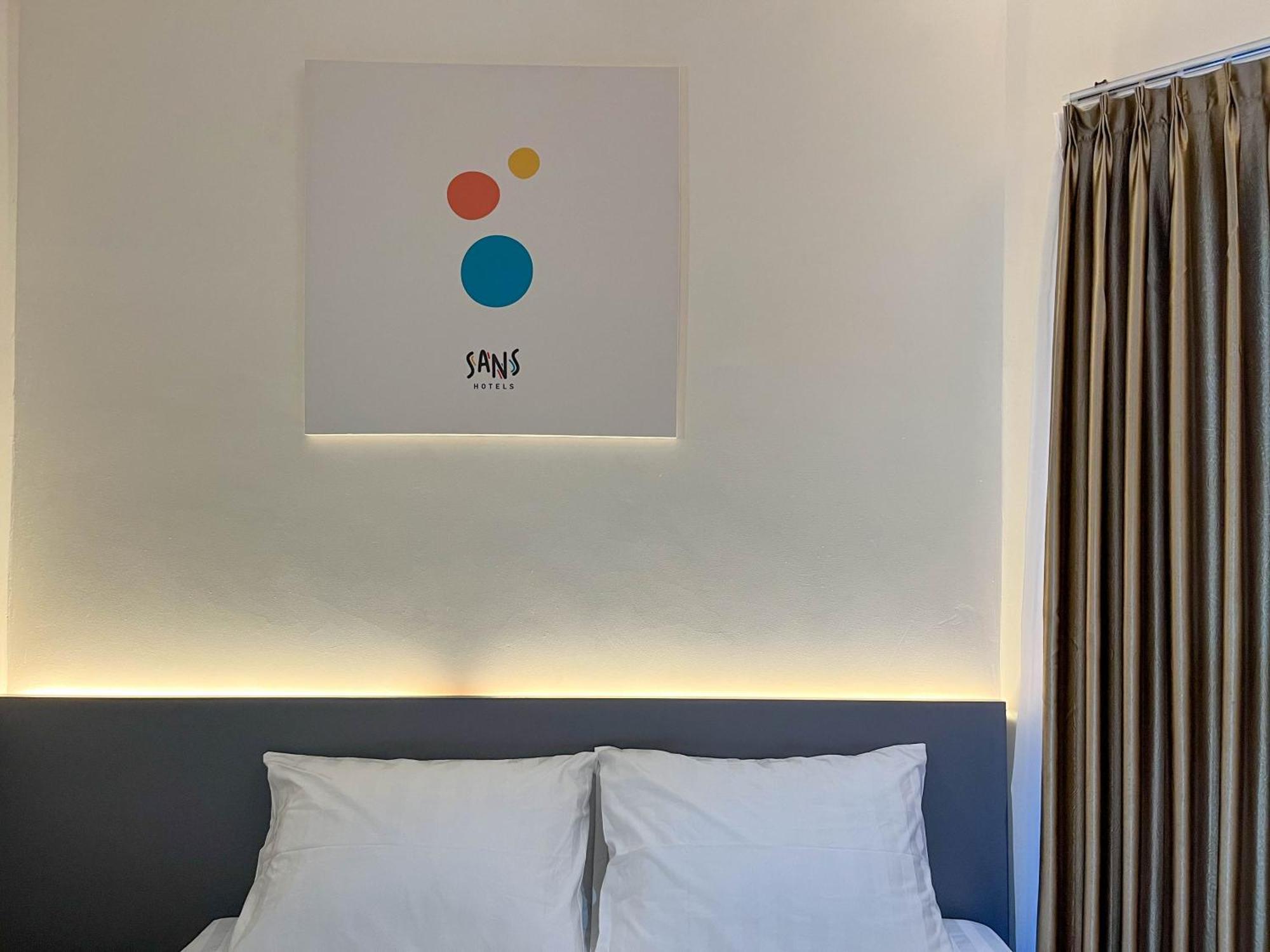 Sans Hotel Premiere Majapahit Semarang Exterior foto