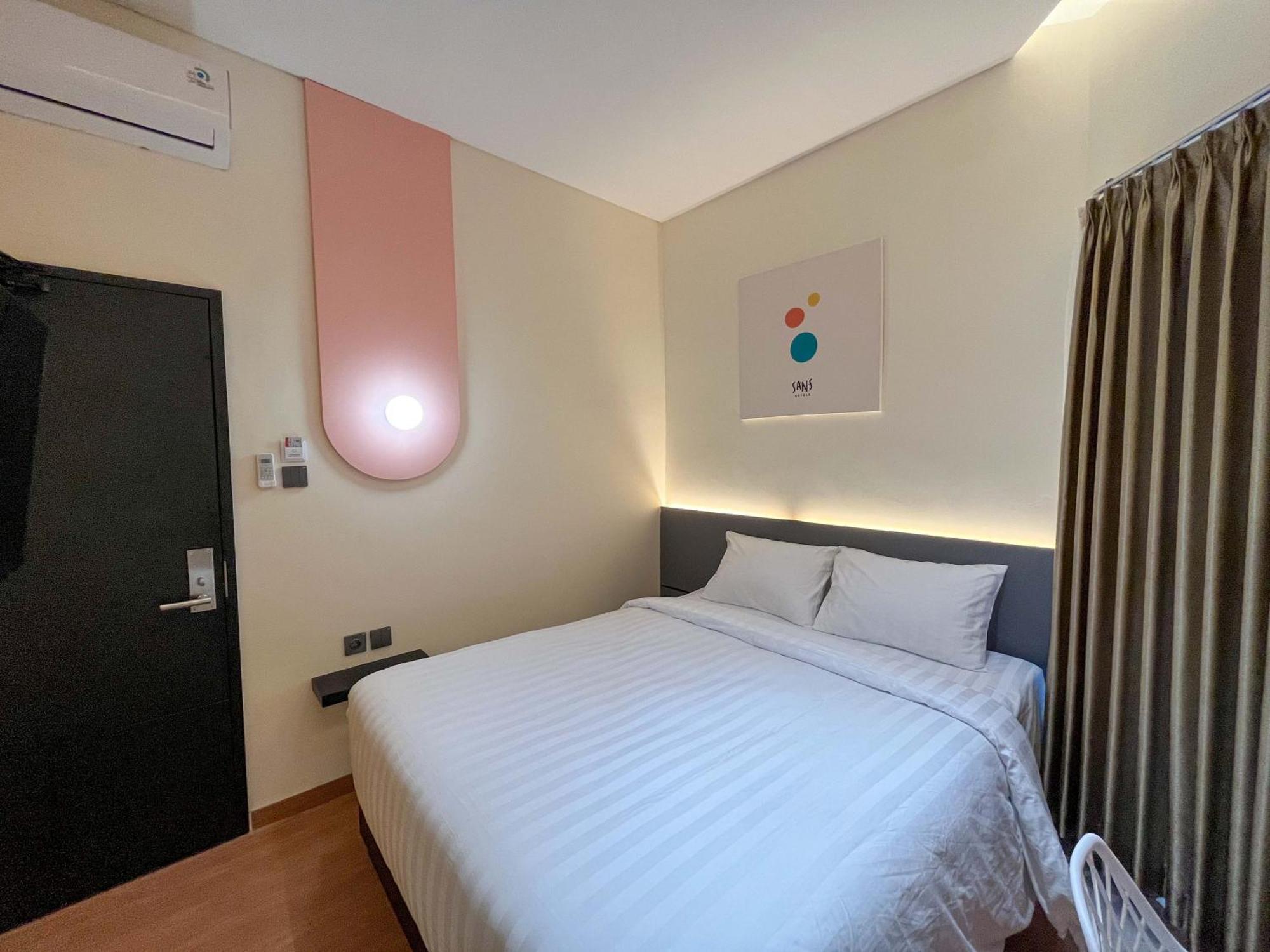 Sans Hotel Premiere Majapahit Semarang Exterior foto