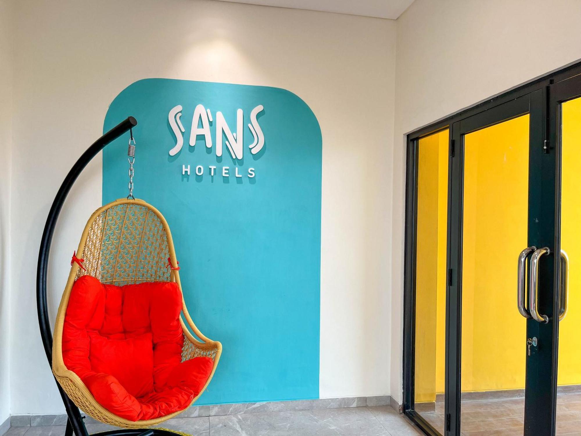 Sans Hotel Premiere Majapahit Semarang Exterior foto