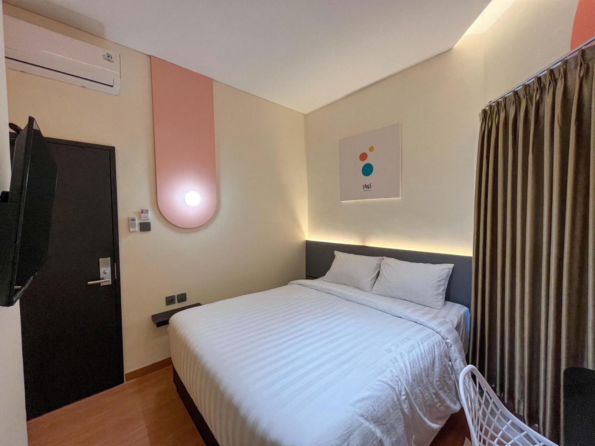 Sans Hotel Premiere Majapahit Semarang Exterior foto